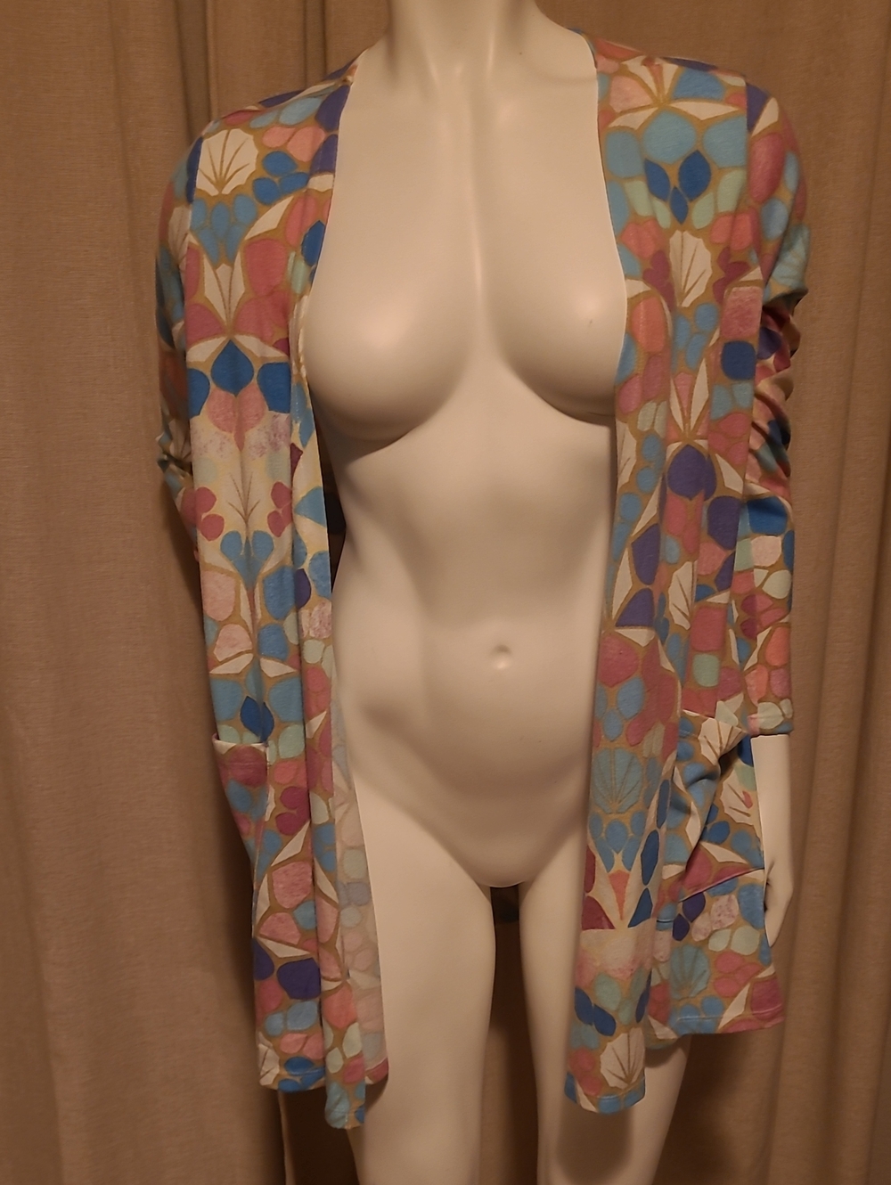 LuLaRoe Rainbow Logo Tag in Multicolor